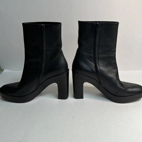 Balenciaga Black Leather Heel Boots - Picture 5 of 11